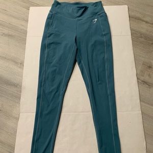 Gym shark leggings